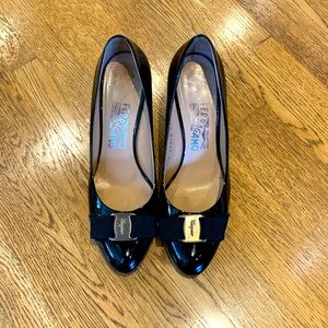 Ferragamo Vara Bow Pump with bag